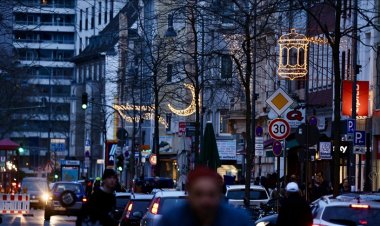 Almanya'nın Köln kentinde bir cadde ramazana özel aydınlatıldı