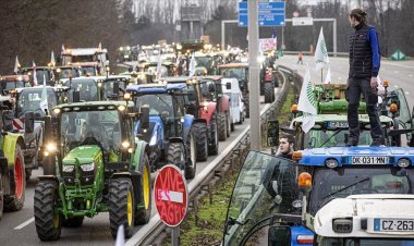 Fransa'nın Bordeaux şehrinde çiftçiler tarım politikalarını protesto etti