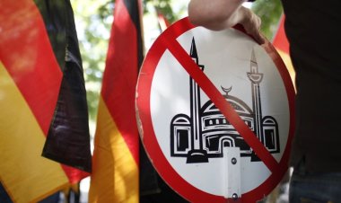 Almanya'da devlet içindeki ırkçı yapılanmalar İslam karşıtı suçların "örtbas edilmesine" yardımcı oluyor
