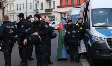 Berlin'de polis “Filistin'e destek” gösterisine saldırdı