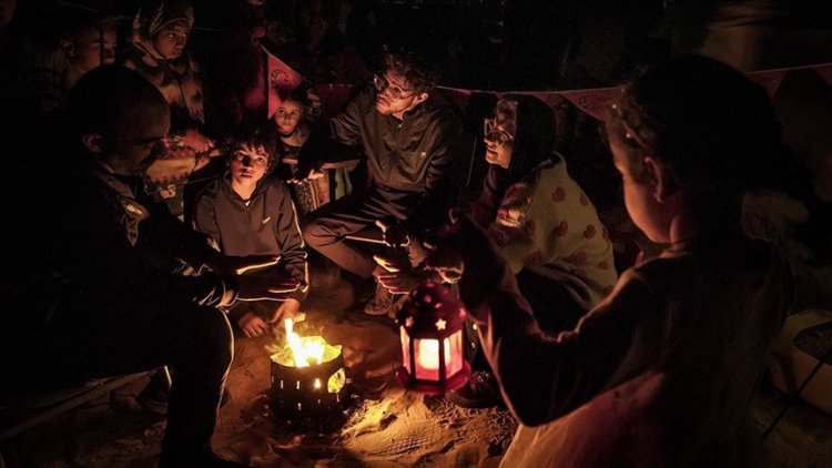 Refah'taki Filistinliler savaşın karanlığını ramazan fenerleriyle aydınlatıyor