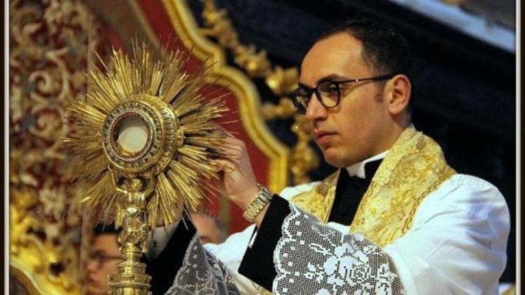 İtalya'da çocuklara cinsel istismarda bulunan Katolik rahip Rugolo'ya hapis cezası