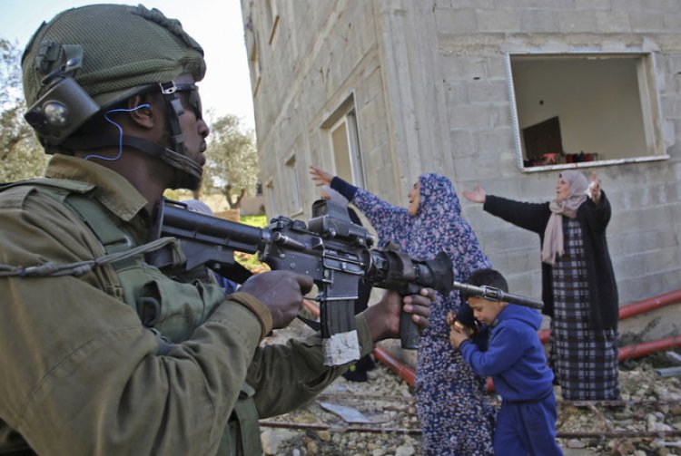Amerikalı kadınlar, siyonist askerlerin Filistinli hemcinslerine yönelik davranışlarını "iğrenç" buluyor