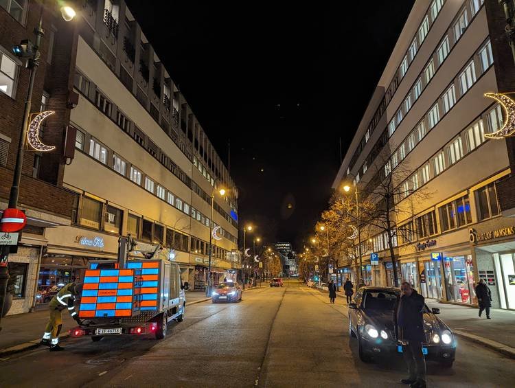 Oslo'nun ünlü caddesi Radhusplassen ilk kez ramazan dolayısıyla süslendi