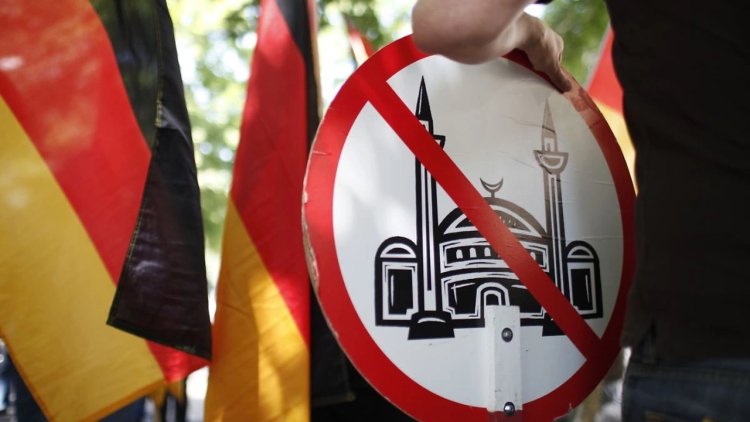 Almanya'da devlet içindeki ırkçı yapılanmalar İslam karşıtı suçların "örtbas edilmesine" yardımcı oluyor