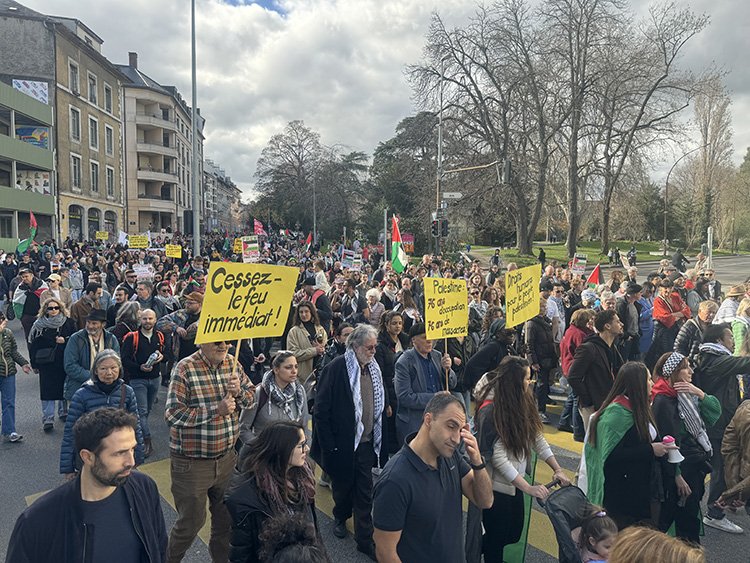 Cenevre'de binlerce kişi "Filistin ile dayanışma" için yürüdü
