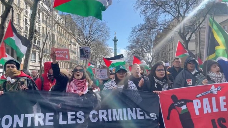 Parisliler ırkçılığa karşı ve Filistin'e destek için yürüdü