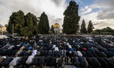 Mescid-i Aksa'da 60 bin Müslüman bayram namazını kıldı