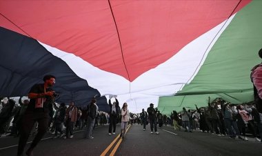 Sydney Üniversitesi kampüsünde öğrenciler Gazze'ye saldırıları protesto etti