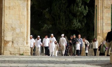 Yüzlerce fanatik işgalci Yahudi Mescid-i Aksa'ya baskın düzenledi