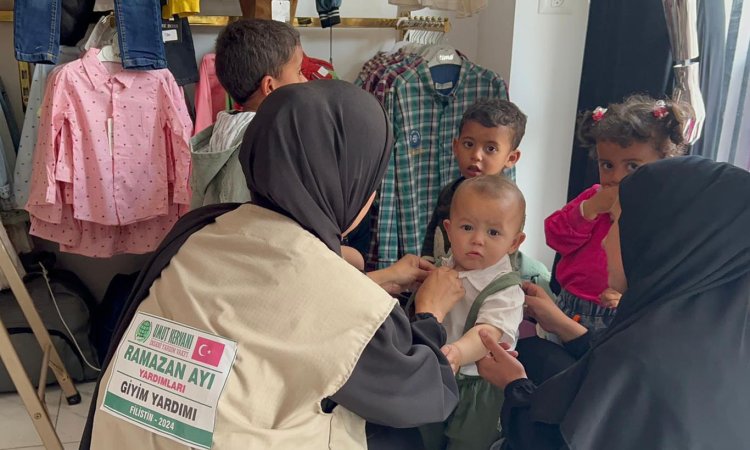 Umut Kervanı Filistin'de çocukları giydirdi sıcak yemek dağıttı