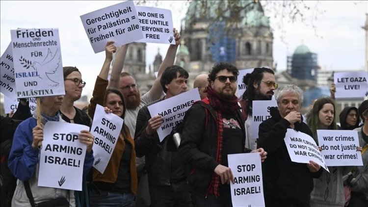 Berlin'de gösteri: "Almanya finanse ediyor, İsrail bombalıyor"