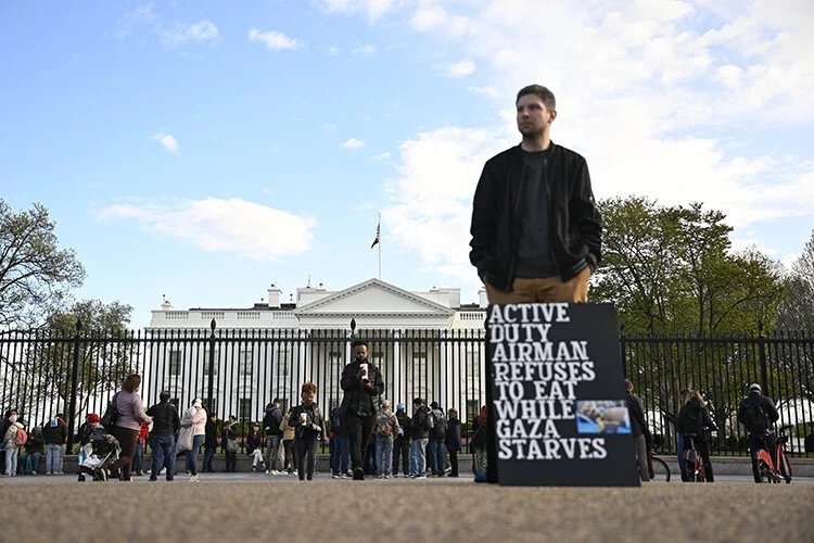 ABD'li asker, Gazze'deki "işgale son verin" çağrısıyla Beyaz Saray önünde 6 gündür açlık grevi yapıyor