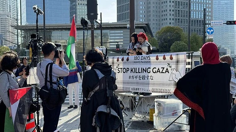 Japonya'da Başbakanlık Konutu önünde, İşgalci İsrail'in Gazze'ye saldırıları protesto edildi