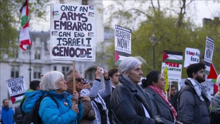 İşgalci İsrail'e silah satışları İngiltere Parlamentosu önünde protesto edildi