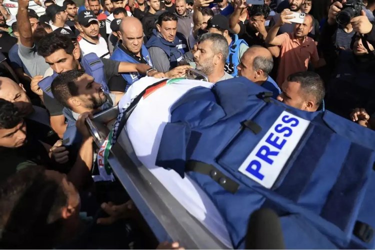 Gazze'de bir gazeteci daha şehit edildi