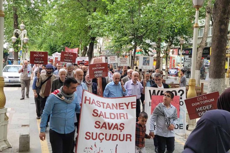 Gazze için her hafta düzenlenen sessiz yürüyüşün 24'üncüsü gerçekleştirildi