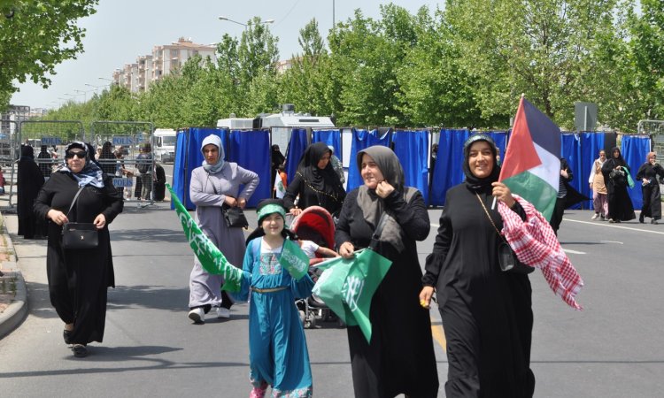 Mevlid-i Nebi etkinliğine katılan kadınlar, duygularını anlattı