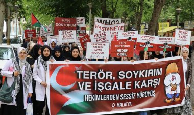 Hekimler ve sağlık çalışanları: Dünyanın dört bir yanında Gazze’nin sesi olan üniversiteli kardeşlerimize selam olsun!