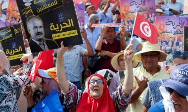 Tunuslular adil cumhurbaşkanlığı seçimi için protesto düzenledi