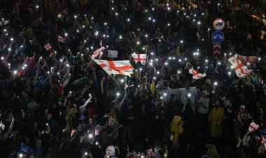 Gürcistan hükümeti, tartışmalı "yabancı etkinin şeffaflığı" konulu tasarıyı yasalaştırmakta kararlı