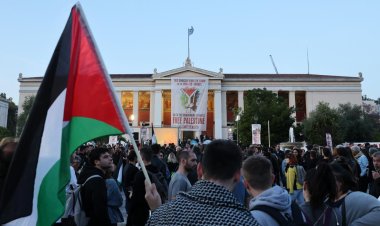 Yunanistan'da işgalcilerin soykırımını protesto eden 27 öğrenci gözaltına alındı