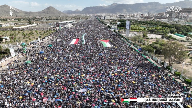 Yemen halkı, Gazze ile öğrenci dayanışmasına destek gösterisi düzenledi