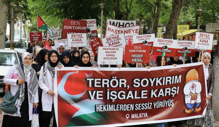 Hekimler ve sağlık çalışanları: Dünyanın dört bir yanında Gazze’nin sesi olan üniversiteli kardeşlerimize selam olsun!