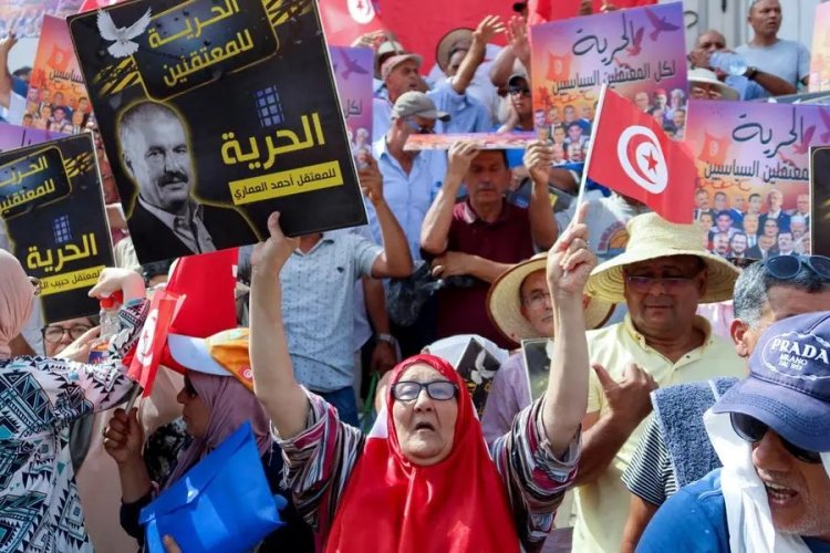 Tunuslular adil cumhurbaşkanlığı seçimi için protesto düzenledi