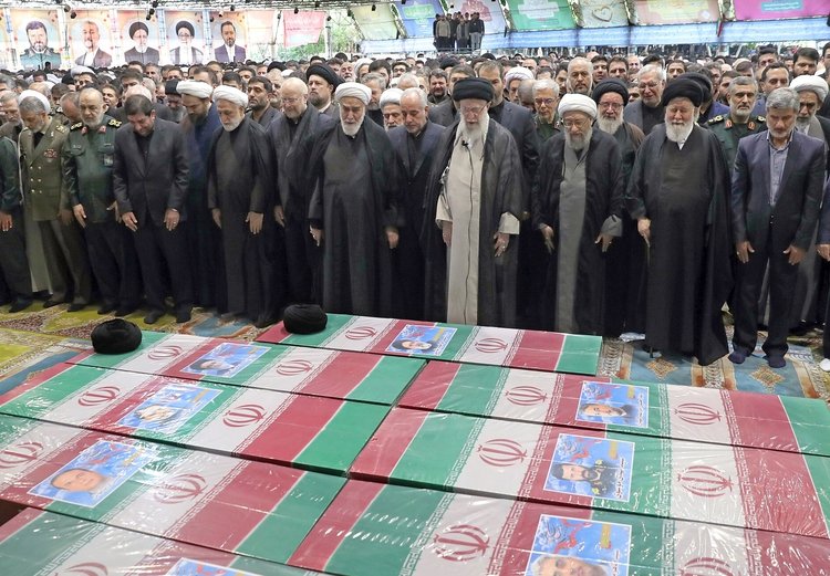 İran Cumhurbaşkanı Reisi'nin cenaze namazını Seyyid Ali Hamaney kıldırdı