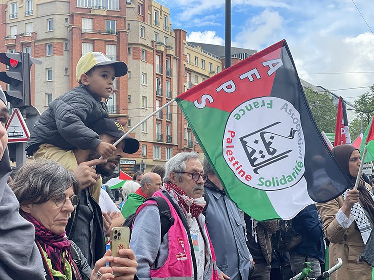 Paris'te siyonist firmaların Eurosatory Fuarı'na katılımlarının engellenmesi için gösteri düzenlendi