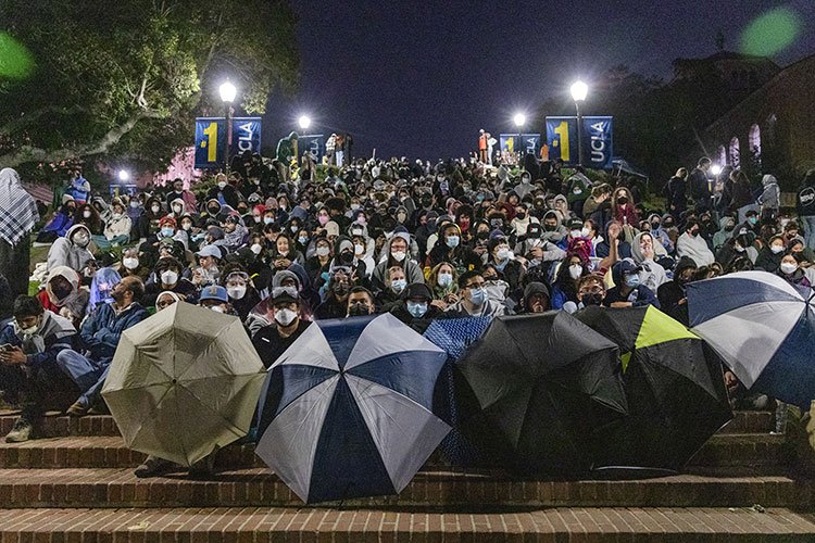 California Üniversitesi'nde Filistin'e destek gösterileri yeniden başladı