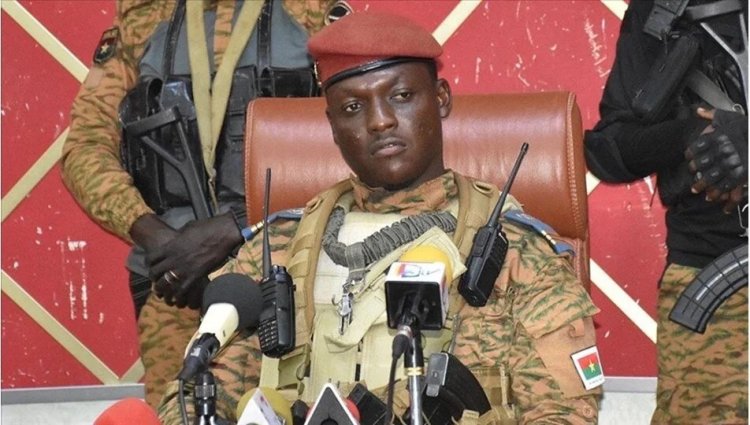 Burkina Faso’da askeri yönetimin görev süresi uzatıldı