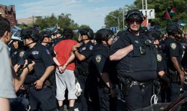 New York polisinin Filistin destekçisi gösterilerdeki tutumu giderek sertleşiyor