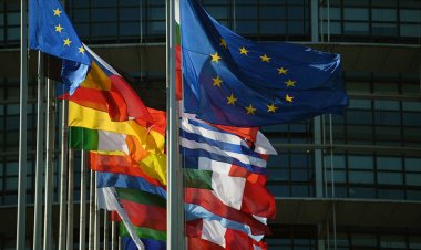 Avrupa Parlamentosu seçimlerini aşırı sağcılar kazandı