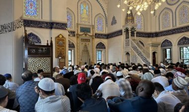 Tokyo Camii'nde bayram namazı kılındı