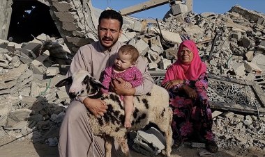 İşgale rağmen Gazze halkı, enkazın üzerinde kurbanlarını kesti