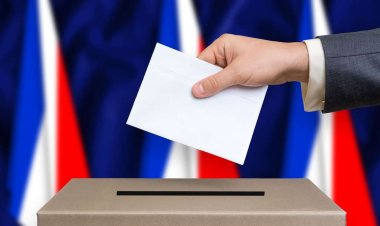 Fransa'da erken genel seçimlerin ilk turu başladı