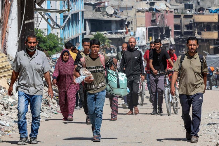 Kahraman Gazzeliler, işgalci israil'in enkaza çevirdiği Cibaliye Mülteci Kampı'na dönmekte ısrar ediyor