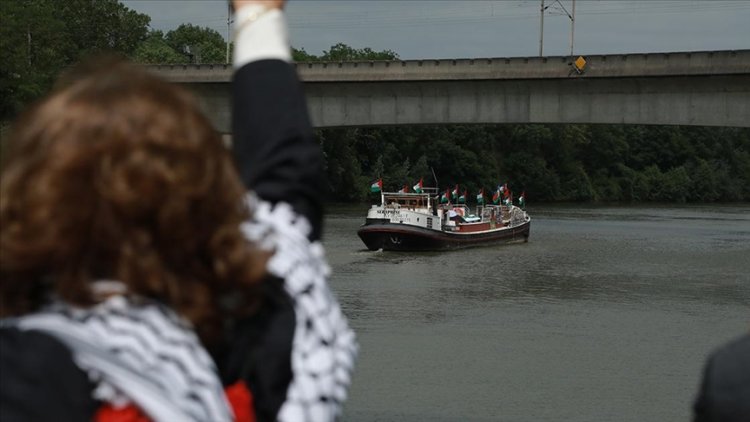 Fransa Sen Nehri'nde Filistin'e destek gösterisi