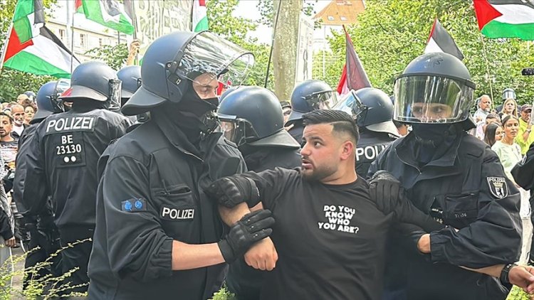 Berlin’de Filistin’e destek eyleminde göstericiler gözaltına alındı