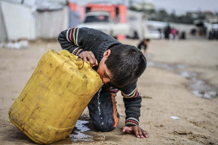 'Gazze'de binlerce aile kirli deniz suyuna muhtaç bırakılıyor'