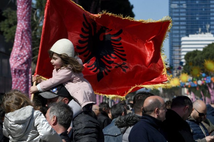 Arnavutluk ‘nüfusunun çoğu Müslüman ülke’ statüsünü kaybetti