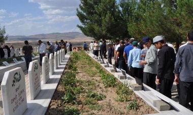 Susa Şehidlerini ziyaret eden halk: Şehidlerin yolunu asla terk etmeyeceğiz!