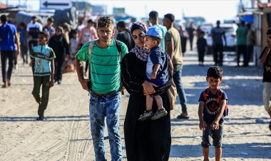 İsrail, Han Yunus'ta yüzlerce kişiyi yine göçe zorladı