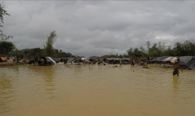 Myanmar'da sel nedeniyle binlerce kişi evlerinde mahsur kaldı