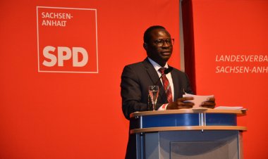 Almanya'nın ilk Afrika doğumlu milletvekili ölüm tehditleri ardından adaylıktan çekildi