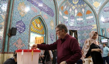 İran'da cumhurbaşkanı seçiminde oy verme süresi uzatıldı