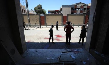 İsrail, Gazze'de okul çevresinde toplanan sivilleri hedef aldı