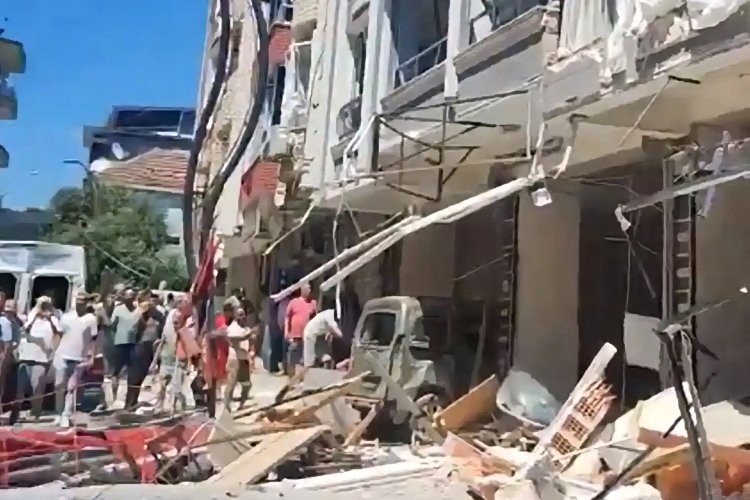 İzmir'de bir binada patlama: 5 ölü 57 yaralı
